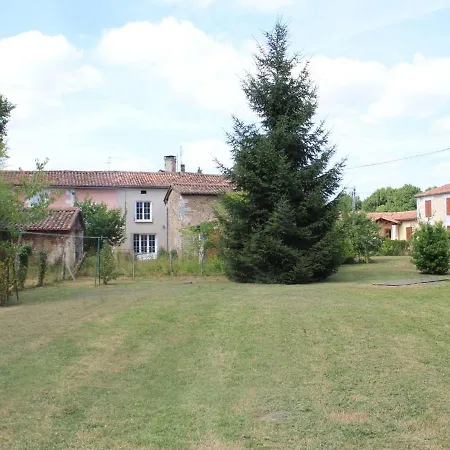 Casa de Férias Maison Familiale Avec Grand Jardin Pres Du Perigord - 3 Chambres, Wifi Et Velos Fournis - Fr-1-653-171 Combiers