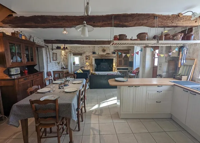 Maison Familiale Avec Grand Jardin Près Du Périgord - 3 Chambres, Wifi Et Vélos Fournis - Fr-1-653-171 *