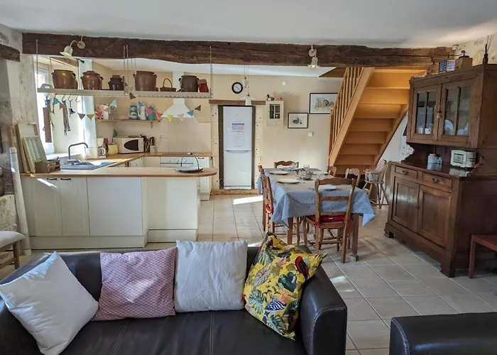 Maison Familiale Avec Grand Jardin Près Du Périgord - 3 Chambres, Wifi Et Vélos Fournis - Fr-1-653-171 *